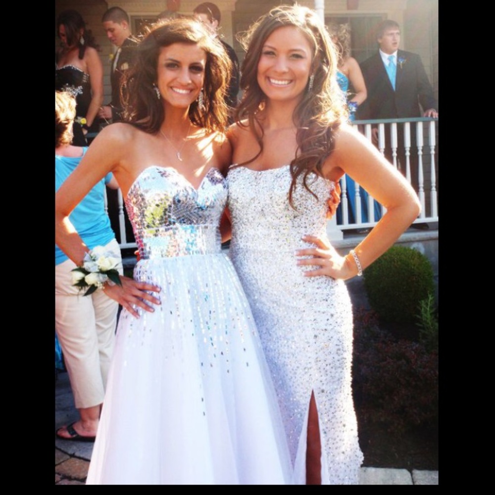 ✨ Prom Dress ✨ - Picture 3 of 3